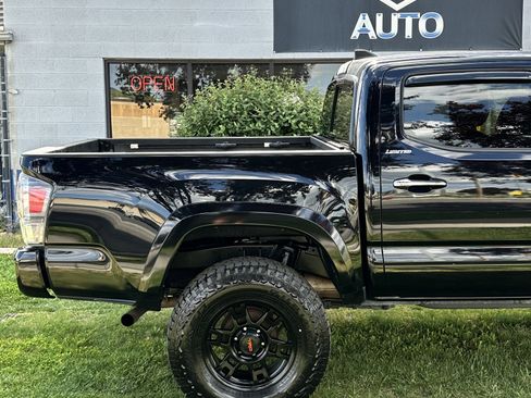 Used 2019 Toyota Tacoma Limited AWD/4WD image 6