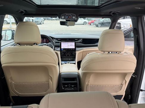 Used 2022 Jeep Grand Cherokee Limited 4xe w/ Luxury Tech Group II image 19