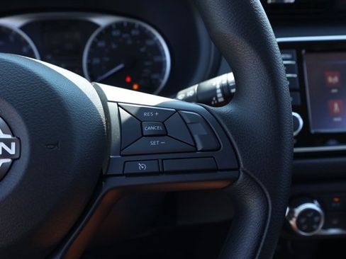 New 2025 Nissan Kicks Play S image 27