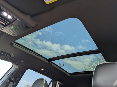 Used 2024 Volkswagen Atlas Cross Sport SEL Premium R-Line image 16