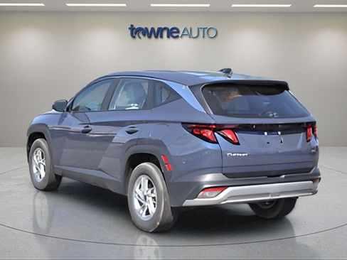 Used 2025 Hyundai Tucson SE AWD/4WD image 3