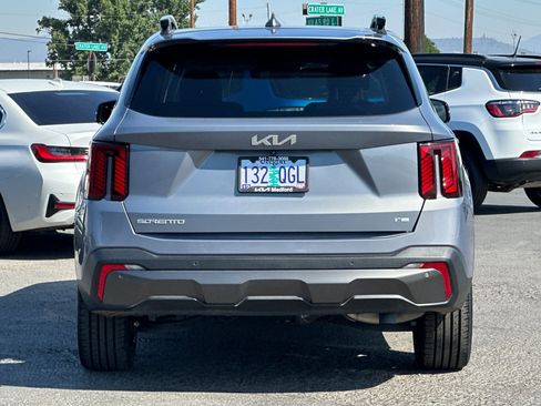 Used 2024 Kia Sorento SX AWD/4WD image 5