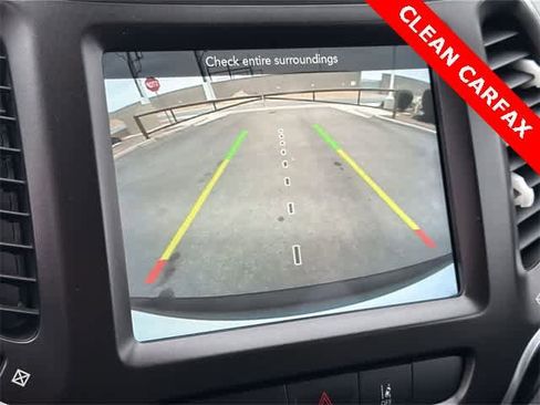 Used 2022 Jeep Cherokee Trailhawk image 4