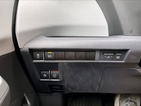 Used 2023 Toyota Sienna XSE image 32