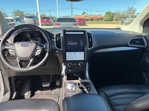 Used 2024 Ford Edge SEL image 13