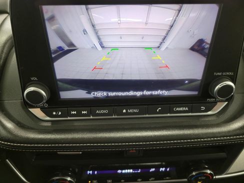 Used 2025 Nissan Rogue SV image 14