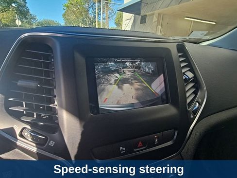 Used 2021 Jeep Cherokee Altitude image 21