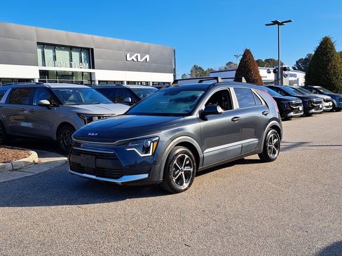 Used 2024 Kia Niro EX image 2