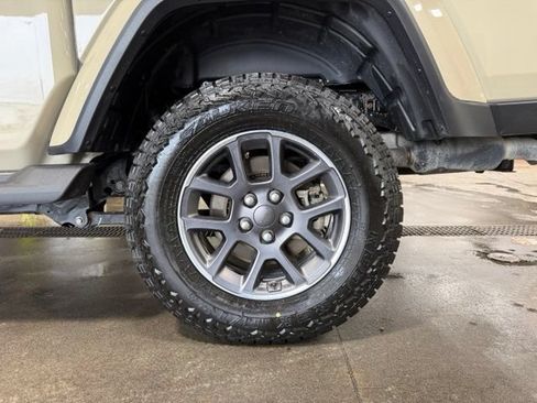 Used 2020 Jeep Gladiator Overland w/ Popular Equipment Package AWD/4WD image 28