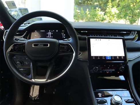 New 2023 Jeep Grand Cherokee Overland w/ Luxury Tech Group IV image 8