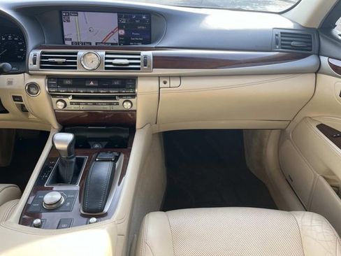 Used 2015 Lexus LS 460 w/ Comfort Package RWD image 10
