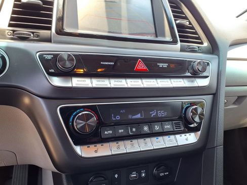 Used 2019 Hyundai Sonata SEL w/ Tech Package 02 FWD image 19