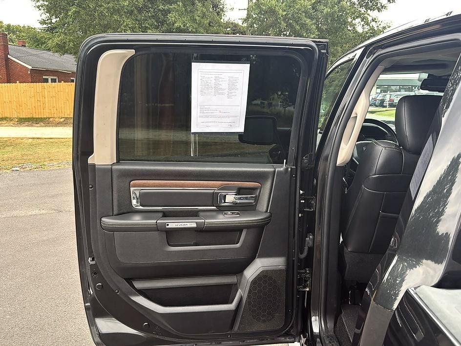Used 2017 RAM 1500 Laramie w/ Convenience Group AWD/4WD image 31