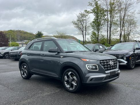 Used 2023 Hyundai Venue Limited FWD image 1