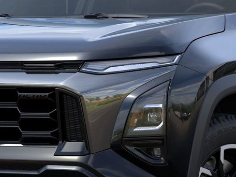 New 2025 Chevrolet Equinox ACTIV w/ Safety and Technology Package image 10