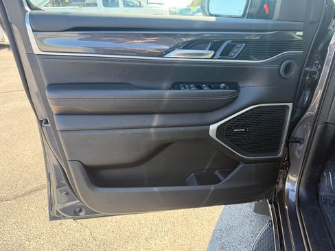 Used 2024 Jeep Wagoneer 4WD image 15