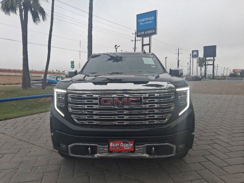 Used 2023 GMC Sierra 1500 Denali AWD/4WD image 2