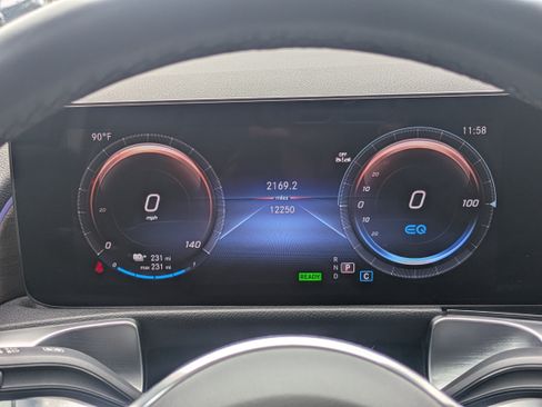 Used 2023 Mercedes-Benz EQB 300 4MATIC image 26