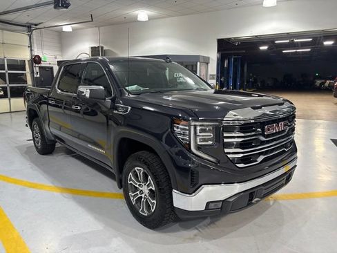 Used 2025 GMC Sierra 1500 SLT AWD/4WD image 4