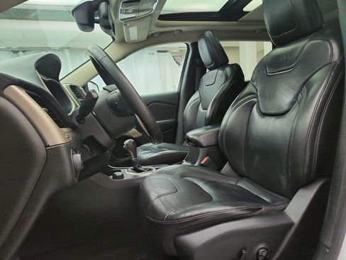 Used 2018 Jeep Cherokee Limited image 8