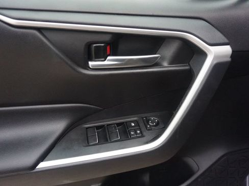 Used 2021 Toyota RAV4 XLE Premium FWD image 3