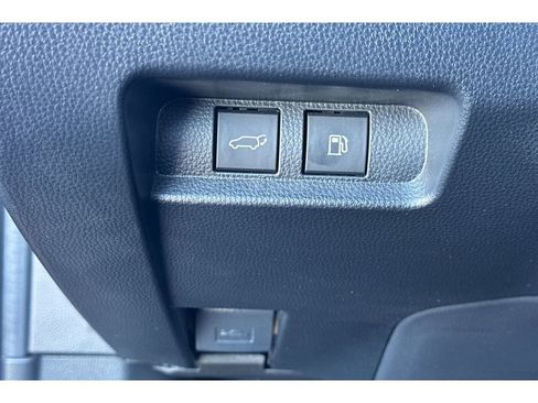 Certified 2025 Toyota Crown Signia image 32