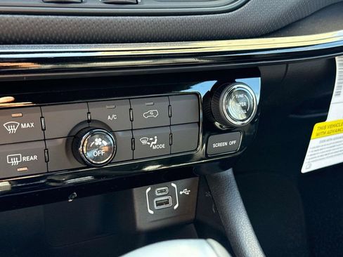 New 2026 Jeep Compass Latitude image 27