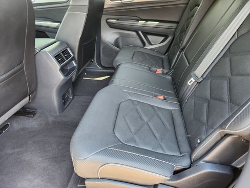 Used 2024 Volkswagen Atlas Cross Sport SE image 8