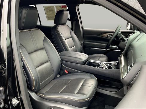 Used 2025 Chevrolet Traverse High Country w/ LPO, Floor Liner Package FWD image 17