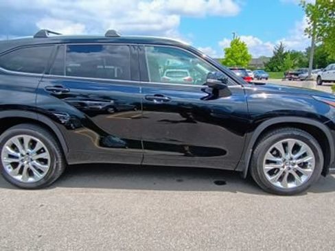 Used 2023 Toyota Highlander Limited AWD/4WD image 3