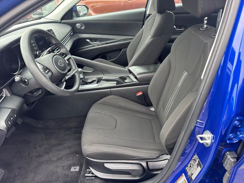 Used 2023 Hyundai Elantra SEL image 9