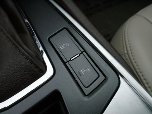 Used 2015 Cadillac SRX Luxury image 30