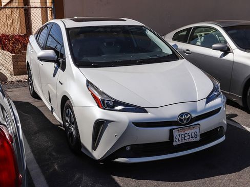 Used 2022 Toyota Prius Limited w/ Premium Convenience Package image 3