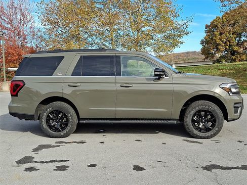 Used 2024 Ford Expedition Timberline image 10