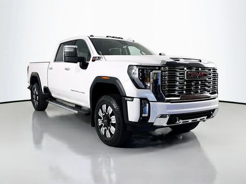 Used 2024 GMC Sierra 3500 Denali w/ Technology Package AWD/4WD image 4