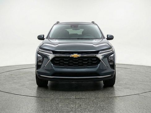 Used 2025 Chevrolet Trax LT w/ LT Convenience Package FWD image 2