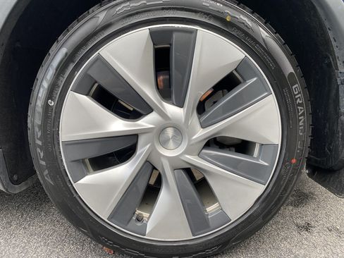 Used 2023 Tesla Model Y Long Range AWD/4WD image 38