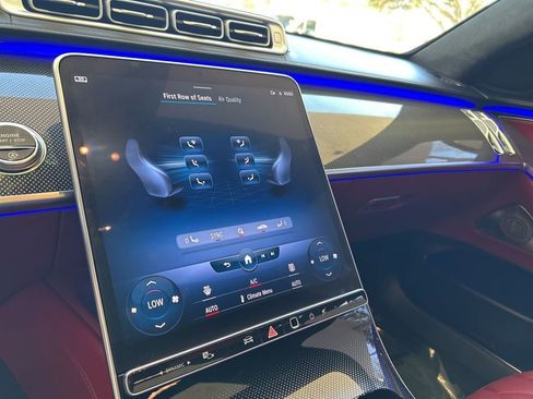 Used 2022 Mercedes-Benz S 580 4MATIC Sedan w/ AMG Line Package image 7