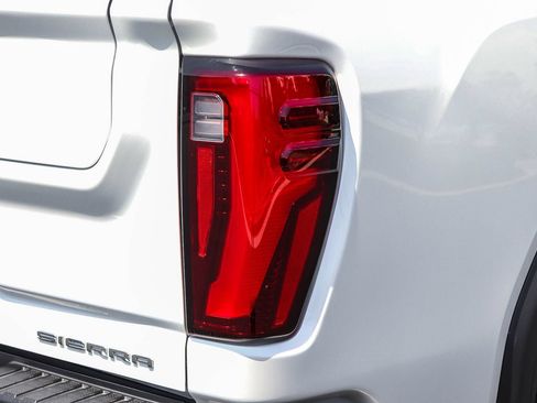 Used 2025 GMC Sierra 2500 Denali w/ Denali Reserve Package AWD/4WD image 8