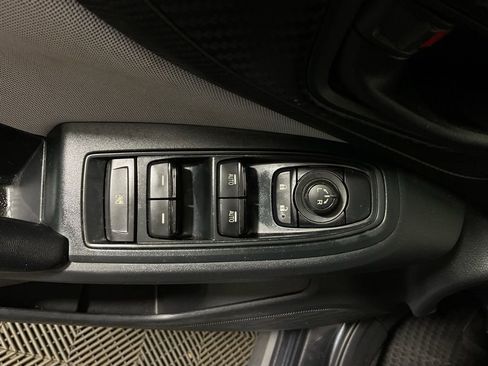 Used 2018 Subaru Crosstrek 2.0i Premium image 17