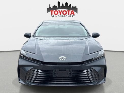 Used 2025 Toyota Camry XLE image 8
