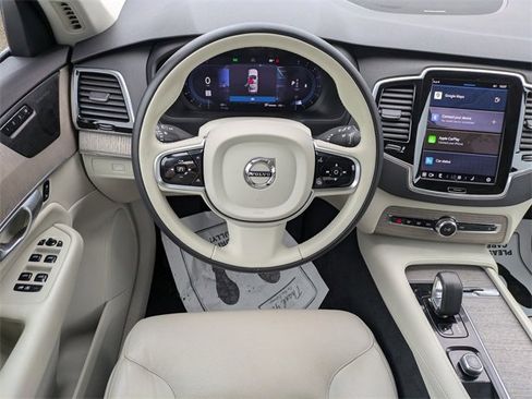 Used 2023 Volvo XC90 B6 Plus image 13