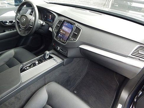 Certified 2025 Volvo XC90 B5 Core image 21