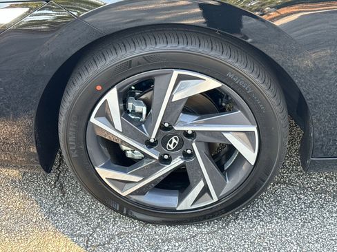 New 2025 Hyundai Elantra Sport FWD image 12