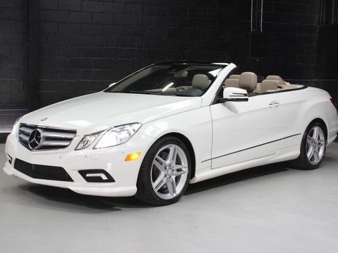 Used 2011 Mercedes-Benz E 550 Cabriolet image 4