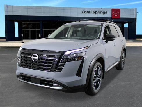 New 2026 Nissan Pathfinder Platinum FWD image 1