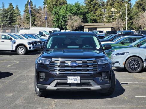 New 2026 Ford Explorer Active RWD image 2
