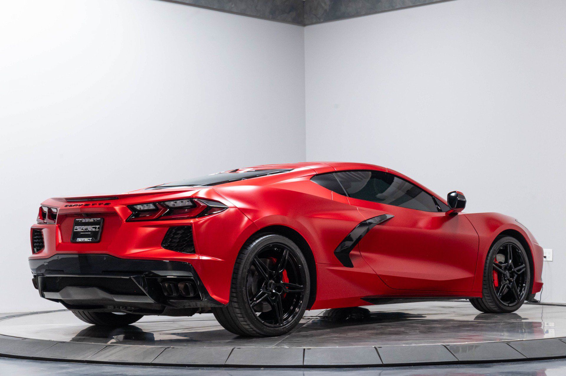 Used 2022 Chevrolet Corvette Stingray Coupe w/ 2LT w/ Z51 Performance Package RWD image 25