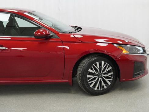 Used 2023 Nissan Altima 2.5 SV w/ SV Premium Package image 11