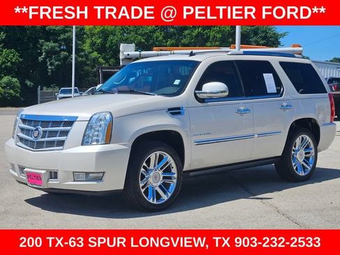 Used 2013 Cadillac Escalade Platinum RWD image 3